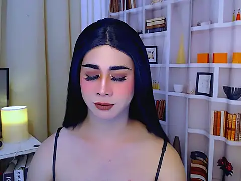 Bini_Red Show in webcam