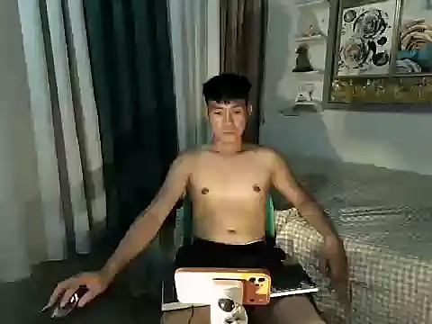 Chat XXX en directo de xshyboyx