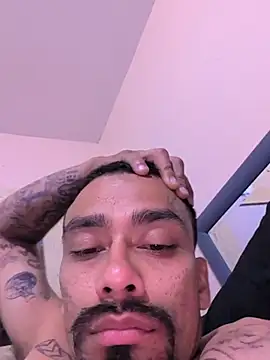 Cnutt310 Show in webcam