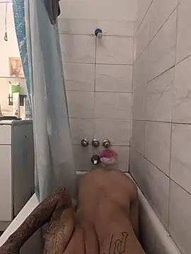 Cnutt310 Show in webcam