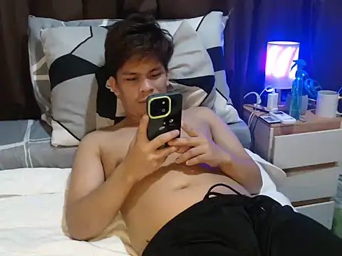 Pokazy przed kamerką – cumwhat_me