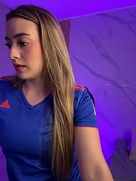 KYLIE_JONES6 élő XXX-chatje