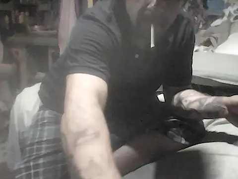 Twoslipperywhenwett Show in webcam