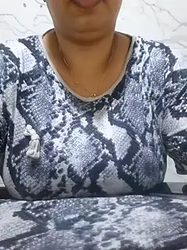 Queen_355 Webcam Show