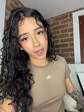 Chat +18 de RosseMelody ao vivo