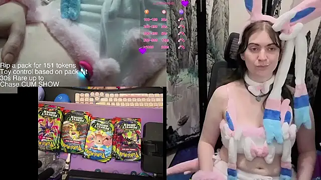 CritKitten Show in webcam