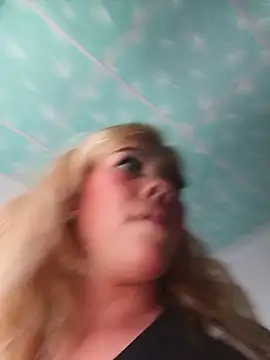 Show modela celyTSversa na web-kameri