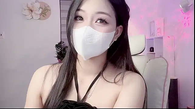 _Emily111_ Adlı Modelin Canlı XXX Sohbeti
