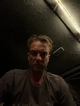 MJG1976 Show in webcam