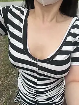 Meii-meyy: διαδικτυακό σόου στην κάμερα