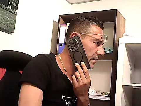 mastercharisma35 élő XXX-chatje