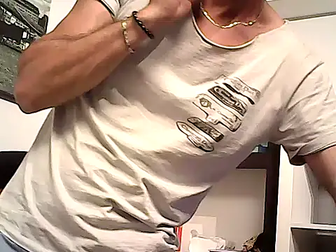 mastercharisma35 Adlı Modelin Canlı XXX Sohbeti