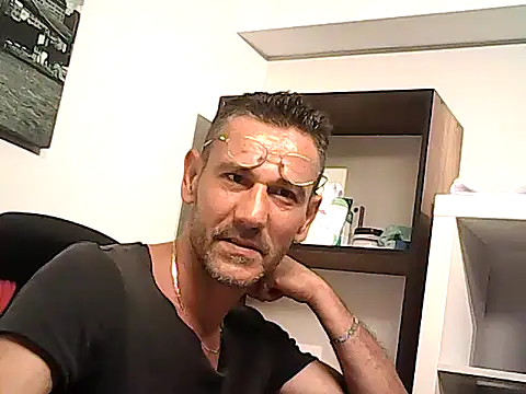mastercharisma35 Show in webcam