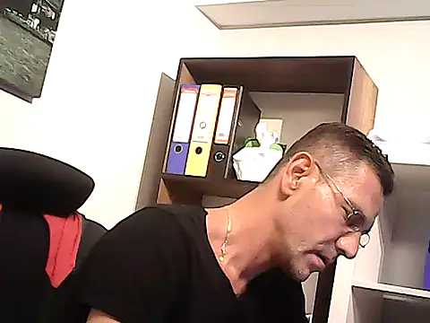 mastercharisma35's Webcam Show