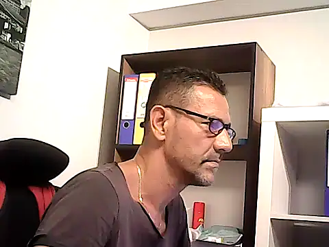 mastercharisma35 Adlı Modelin Canlı XXX Sohbeti