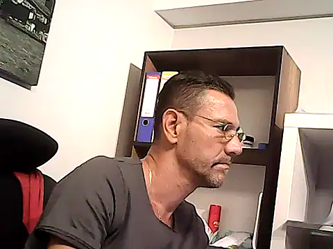 הופעת וובקאם של mastercharisma35