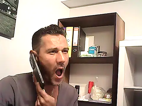 הופעת וובקאם של mastercharisma35