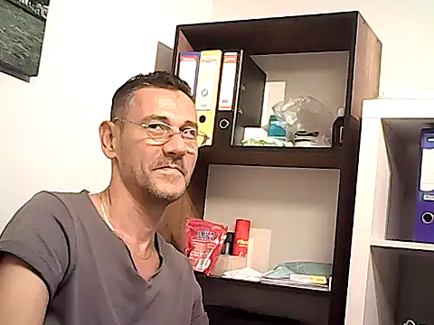 mastercharisma35 Adlı Modelin Canlı XXX Sohbeti