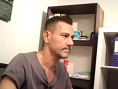 Show modela mastercharisma35 na web-kameri
