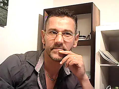 Show modela mastercharisma35 na web-kameri