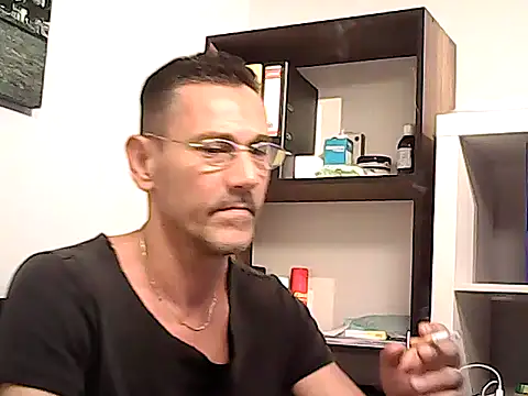 הופעת וובקאם של mastercharisma35