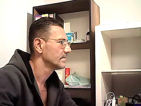 mastercharisma35 Adlı Modelin Web Kamerası Şovu