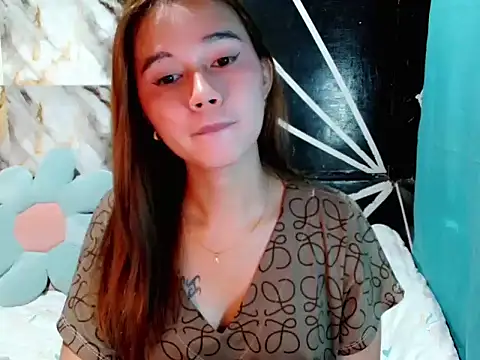 urgirl_mikah Show Webcam