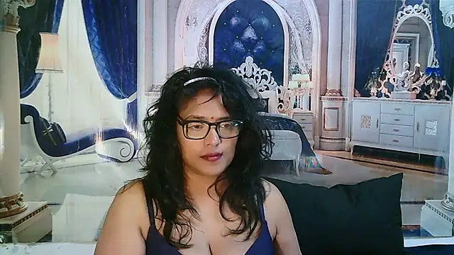 IndiaBlackPanther Adlı Modelin Canlı XXX Sohbeti