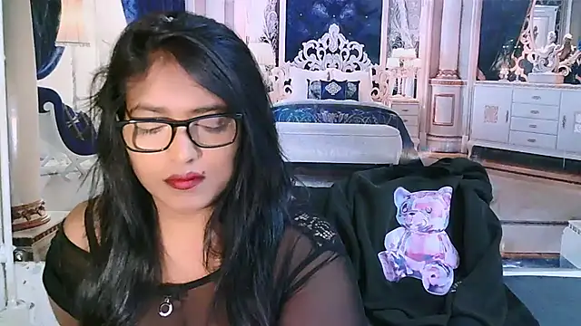 IndiaBlackPanther Adlı Modelin Canlı XXX Sohbeti