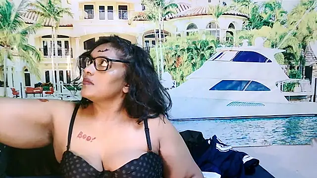 Chat +18 de IndiaBlackPanther ao vivo