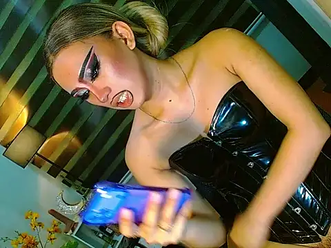 HOLLYWOOD_QUEEN_88n Webbikameraesitys