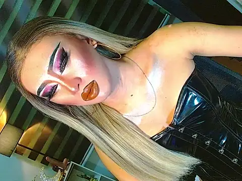 HOLLYWOOD_QUEEN_88's Webcam Show