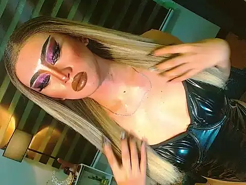 הופעת וובקאם של HOLLYWOOD_QUEEN_88