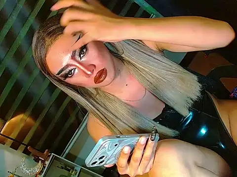 HOLLYWOOD_QUEEN_88 Webcam Show
