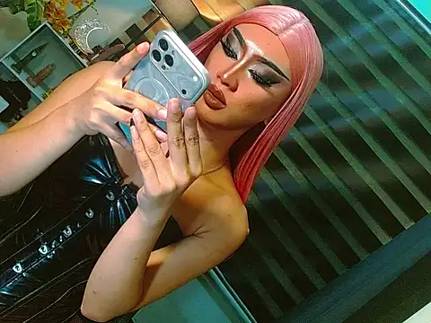 HOLLYWOOD_QUEEN_88 webcam show
