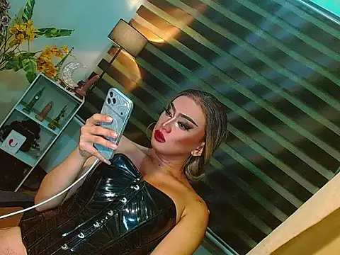 Show modela HOLLYWOOD_QUEEN_88 na web-kameri
