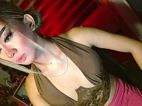 HOLLYWOOD_QUEEN_88's Webcam Show