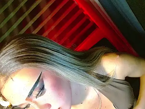 הופעת וובקאם של HOLLYWOOD_QUEEN_88
