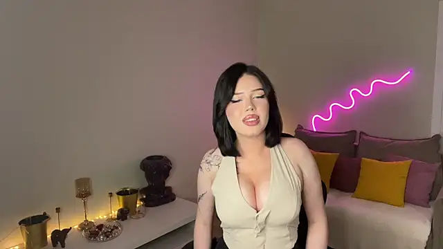 mistress_of_hearts' Live XXX Chat