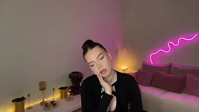mistress_of_hearts' Live XXX Chat