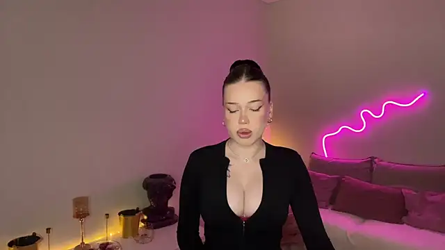 mistress_of_hearts' Live XXX Chat