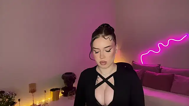 mistress_of_hearts' Live XXX Chat