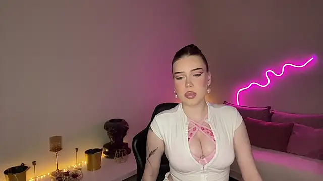 mistress_of_hearts' Live XXX Chat