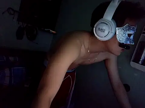 boyhigh1997 Show Webcam