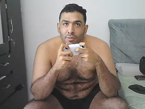 Show modela IronSideBear na web-kameri