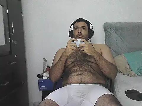 Show modela IronSideBear na web-kameri