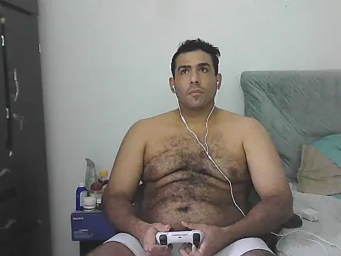 Show modela IronSideBear na web-kameri