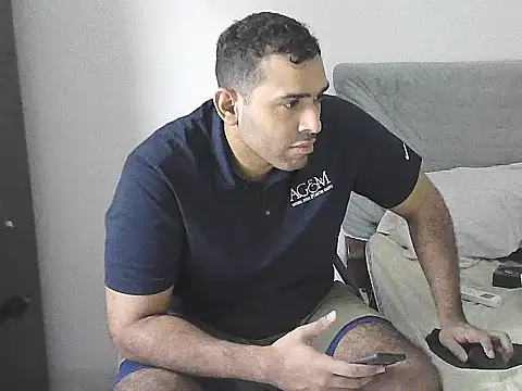 alphalatinobearx: διαδικτυακό σόου στην κάμερα