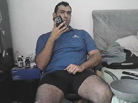 Show modela alphalatinobearx na web-kameri
