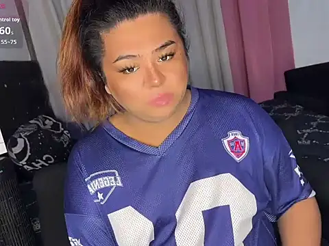 YourWildestFantasyxxx 网络视讯表演